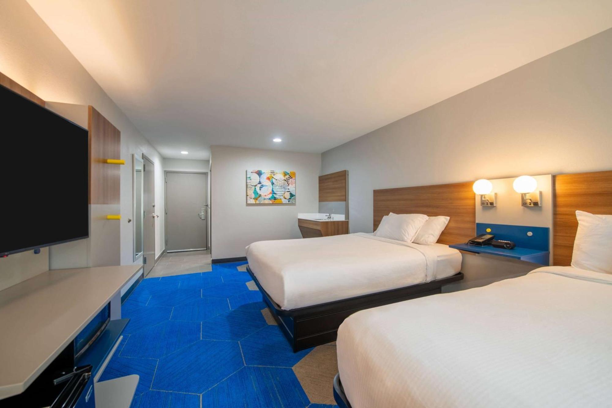 2 Queen Beds, Suite, Non-Smoking to 2 Queen Beds, Studio Suite, Non-Smoking